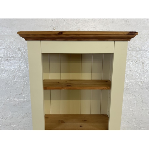 188 - A modern pine and cream painted four tier bookcase - approx. 137cm high x 66cm wide x 30cm deep