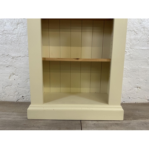 188 - A modern pine and cream painted four tier bookcase - approx. 137cm high x 66cm wide x 30cm deep