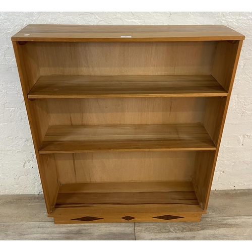 34 - A mid 20th century walnut three tier bookcase - approx. 100cm high x 83cm wide x 23cm deep