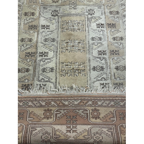 5 - A Persian style machine woven rug - approx. 210cm x 120cm