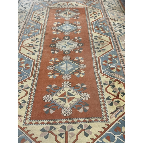 7 - A Turkish machine woven rug - approx. 400cm x 280cm