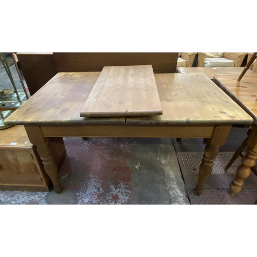 72 - A Victorian style pine farmhouse dining table