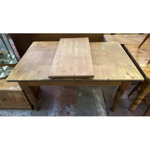 72 - A Victorian style pine farmhouse dining table