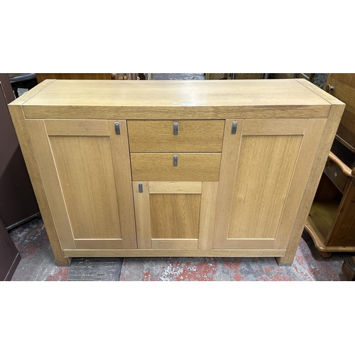 92 - A contemporary oak effect sideboard - approx. 89cm high x 125cm wide x 38cm deep