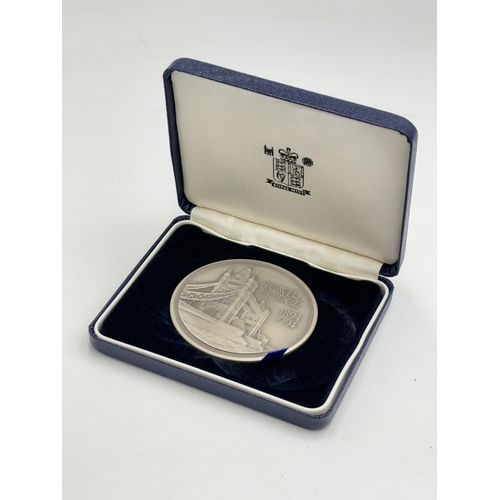 2354 - A boxed Royal Mint 1894 - 1994 Tower Bridge hallmarked silver Centenary Medal with Certificate of Au... 