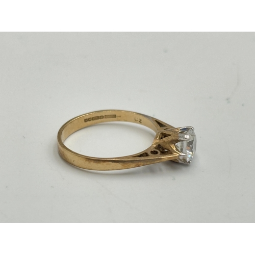 2129 - A 9ct gold clear gemstone solitaire ring - approx. gross weight 1.6g