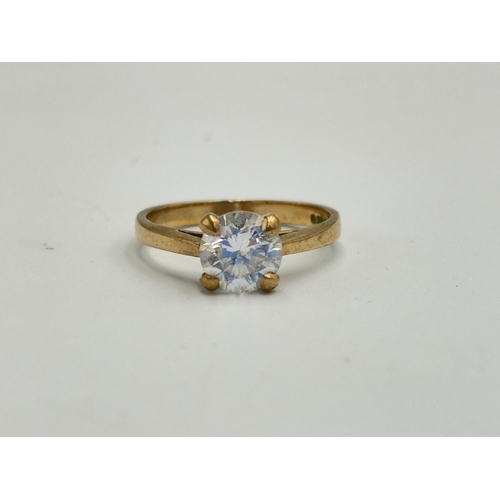 2130 - A 9ct gold clear gemstone solitaire ring - approx. gross weight 2.4g