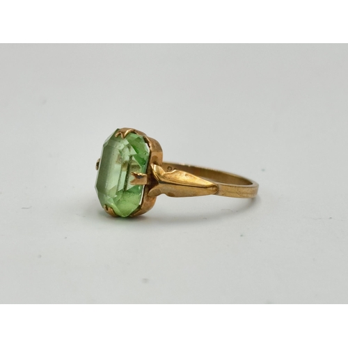 2131 - A 9ct gold green paste solitaire ring - approx. gross weight 1.9g