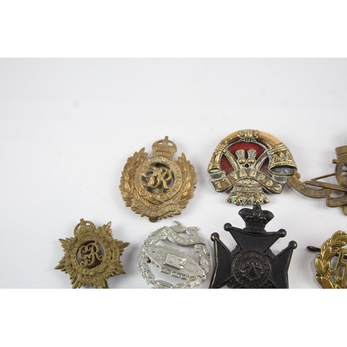 2275 - Ten military cap badges