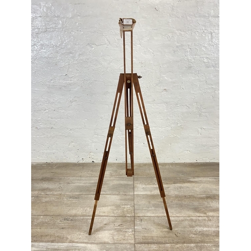 566 - A Winsor & Newton Ltd. of London beech artist's easel