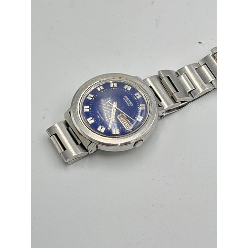2175 - A 1970s Seiko automatic 19 jewels stainless steel men's wristwatch - ref no. 7006-8070