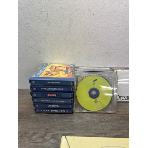 589 - A SEGA Dreamcast with accessories and games