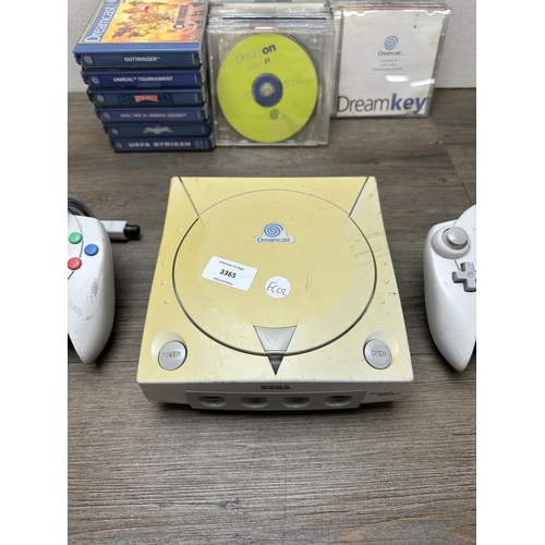 589 - A SEGA Dreamcast with accessories and games