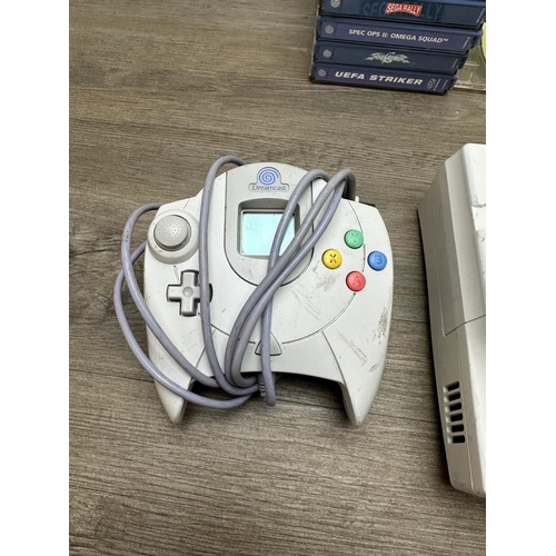 589 - A SEGA Dreamcast with accessories and games