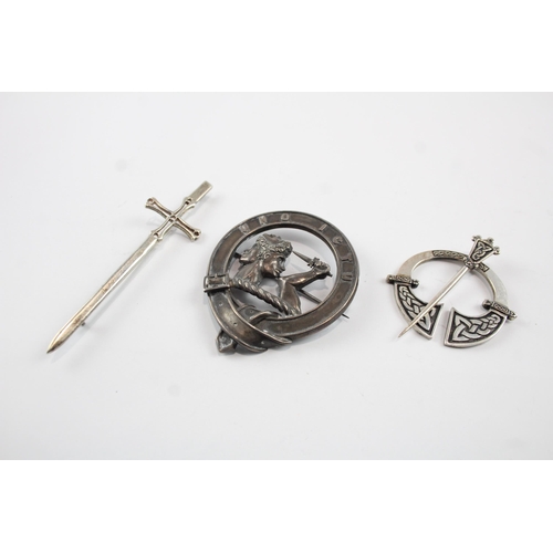 2069 - Three Scottish sterling silver brooches to include penannular and clan - approx. gross weight 68g