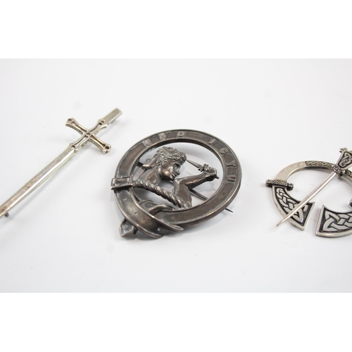 2069 - Three Scottish sterling silver brooches to include penannular and clan - approx. gross weight 68g