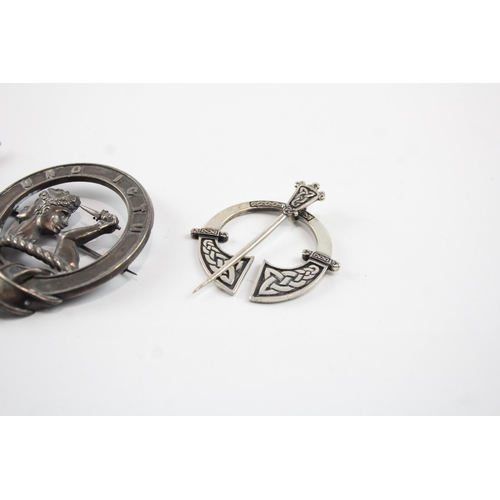 2069 - Three Scottish sterling silver brooches to include penannular and clan - approx. gross weight 68g