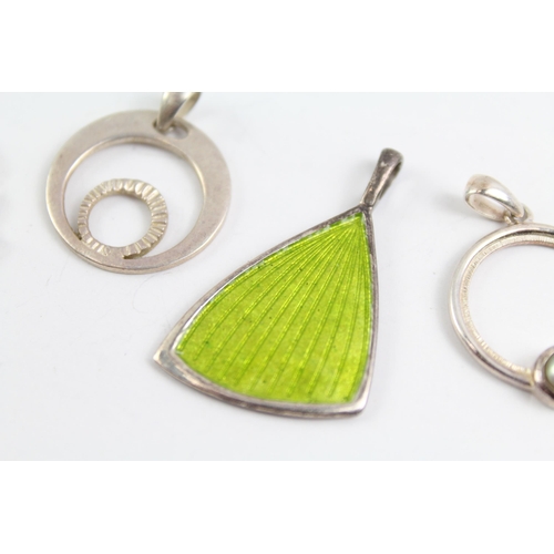 2077 - Five Malcolm Gray sterling silver pendants to include enamel etc. - approx. gross weight 18g