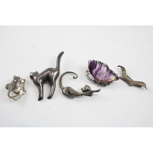 2081 - Five sterling silver animal brooches to include amethyst, marcasite etc. - approx. gross weight 37g