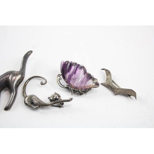 2081 - Five sterling silver animal brooches to include amethyst, marcasite etc. - approx. gross weight 37g