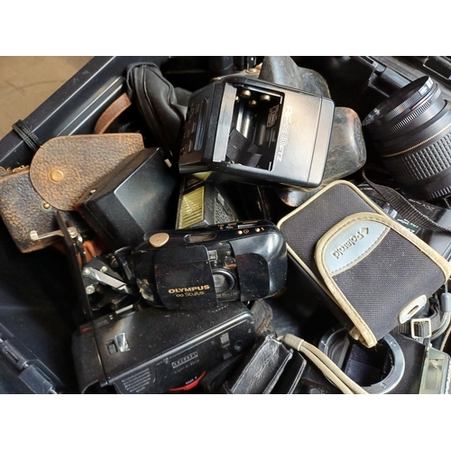 496 - A box containing cameras and photography accessories for spares or repair