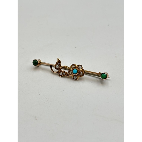 2122 - An early 20th century 9ct gold turquoise and seed pearl floral brooch with base metal pin - approx. ... 