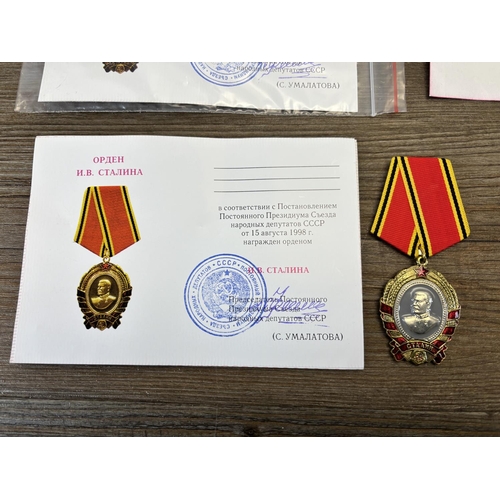 2528 - Eighteen USSR medals with booklet