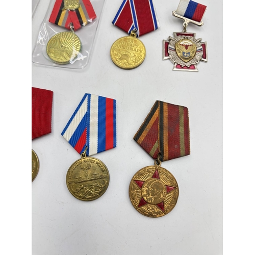 2516 - Ten USSR medals