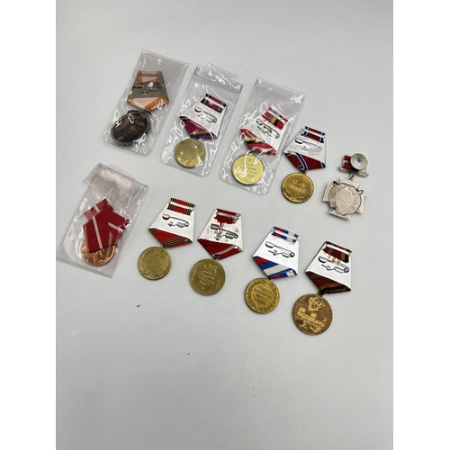 2516 - Ten USSR medals