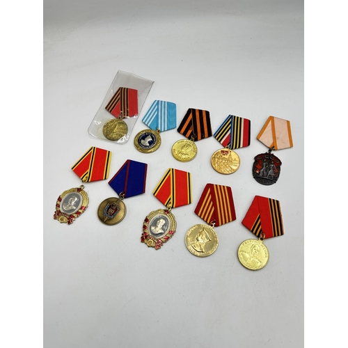 2522 - Ten USSR medals