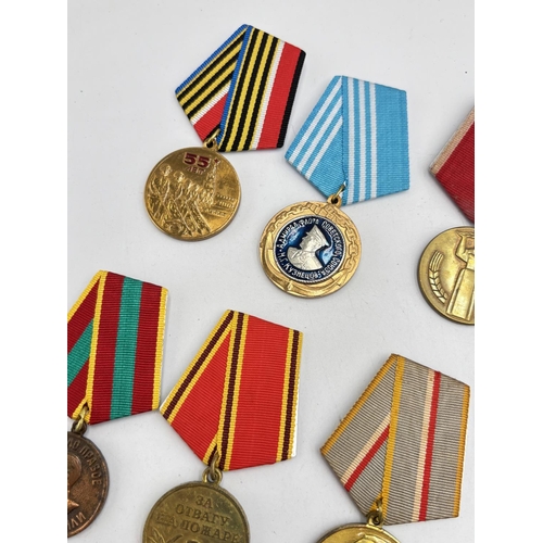 2526 - Ten USSR medals