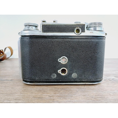 15 - A cased 1948 Ensign Commando folding rangefinder camera for 4.5x6 or 6x6 images on 120 film fitted w... 