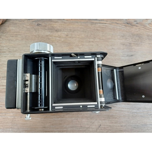 17 - A cased Meopta Flexaret VI (late version, grey skin) TLR camera for 120 film fitted with Belar 3.5/8... 