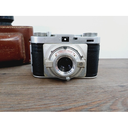 4 - A cased 1950s Wirgin Bros. Edixa II 35mm rangefinder camera fitted with Isco Isconar 1:2.8/43mm lens... 