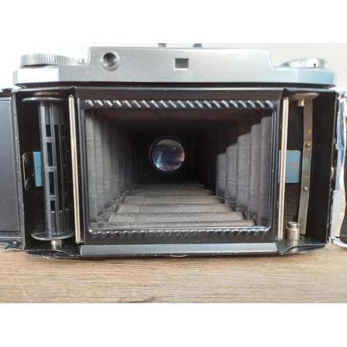 20 - A cased early 1950s Zeiss Ikon Mess-Ikonta 524/2 folding rangefinder camera for 120 film fitted with... 