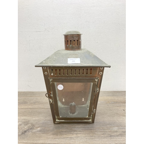 295 - An early 20th century Great Northern Railway copper lantern - approx. 32cm high