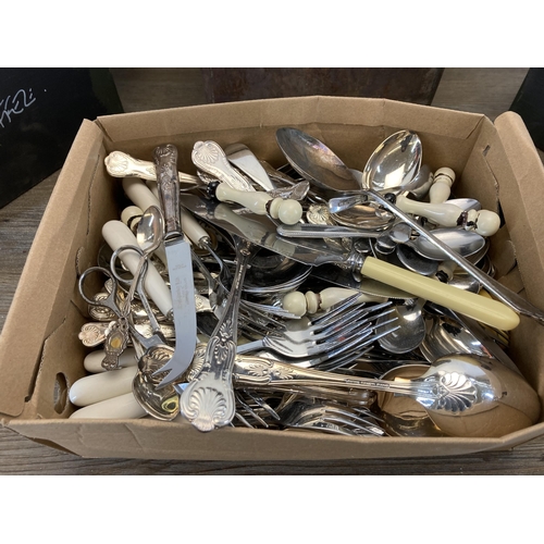 300 - A collection of metalware to include mid 20th century Shell Motor Spirit oil can, two military ammun... 