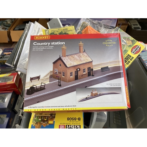 322 - A collection of model railway items to include boxed Hornby station terminus, boxed Life-Like scener... 