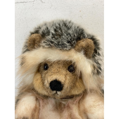 328 - A Charlie Bears BB183800 Bearhouse Bears Collection hedgehog soft toy