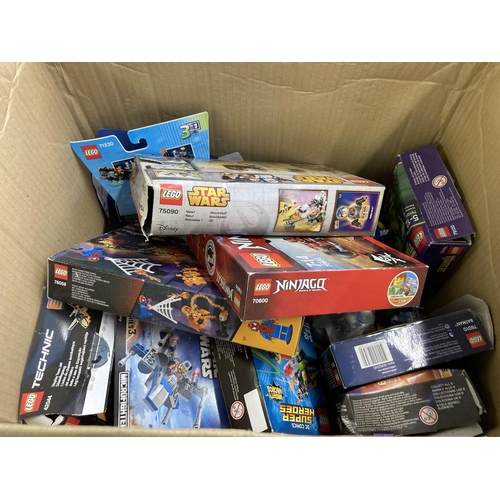 340 - A collection of Lego to include Spider-Man 76058, Ninjago 70600, Star Wars 75090 etc.