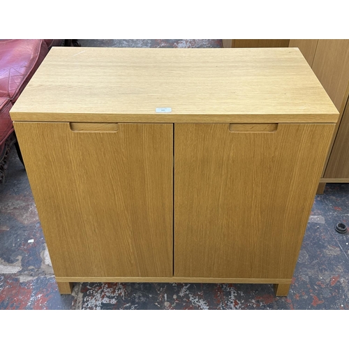 185 - A modern oak effect sideboard - approx. 74cm high x 80cm wide x 42cm deep