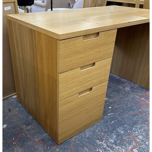 187 - A modern oak effect office desk - approx. 75cm high x 120cm wide x 65cm deep