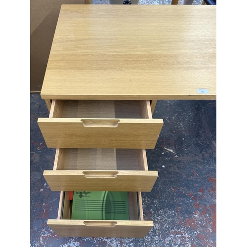 187 - A modern oak effect office desk - approx. 75cm high x 120cm wide x 65cm deep