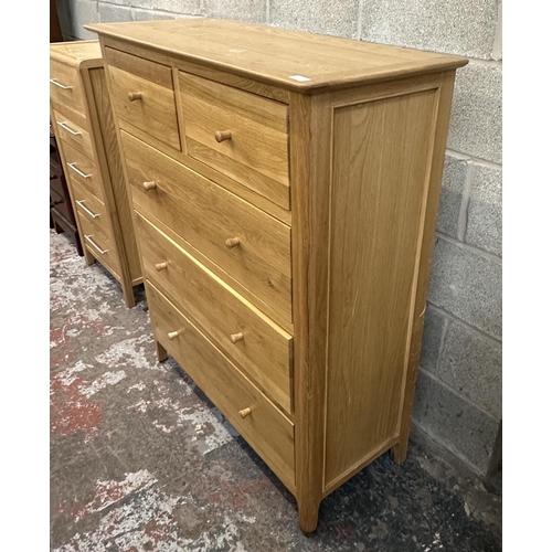 37 - A modern oak chest of drawers - approx. 120cm high x 99.5cm wide x 42cm deep