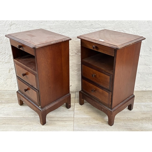 40 - A pair of Stag Minstrel mahogany bedside cabinets - approx. 66cm high x 40cm wide x 32cm deep