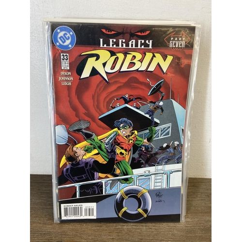 465 - Approx. one hundred and sixty DC comics. Robin (vol.1) includes #0, #1, #3, #4, #5, #6 (two copies),... 