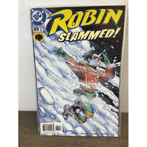 465 - Approx. one hundred and sixty DC comics. Robin (vol.1) includes #0, #1, #3, #4, #5, #6 (two copies),... 