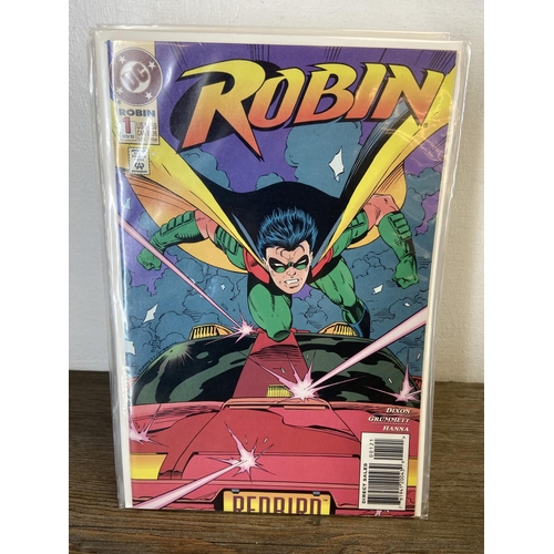 465 - Approx. one hundred and sixty DC comics. Robin (vol.1) includes #0, #1, #3, #4, #5, #6 (two copies),... 