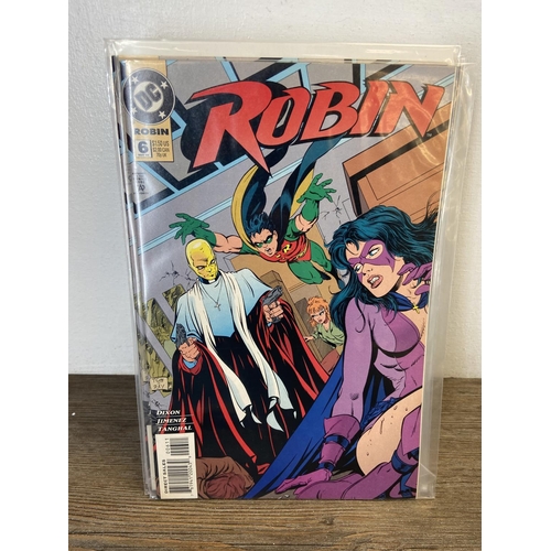 465 - Approx. one hundred and sixty DC comics. Robin (vol.1) includes #0, #1, #3, #4, #5, #6 (two copies),... 