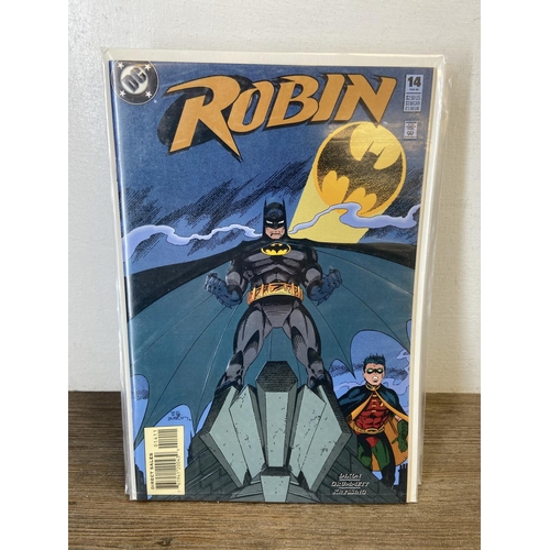 465 - Approx. one hundred and sixty DC comics. Robin (vol.1) includes #0, #1, #3, #4, #5, #6 (two copies),... 